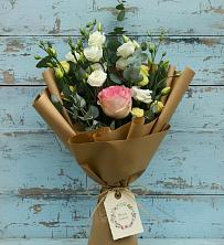Букет цветов из:  Розы и Лизиантусы в Хоста