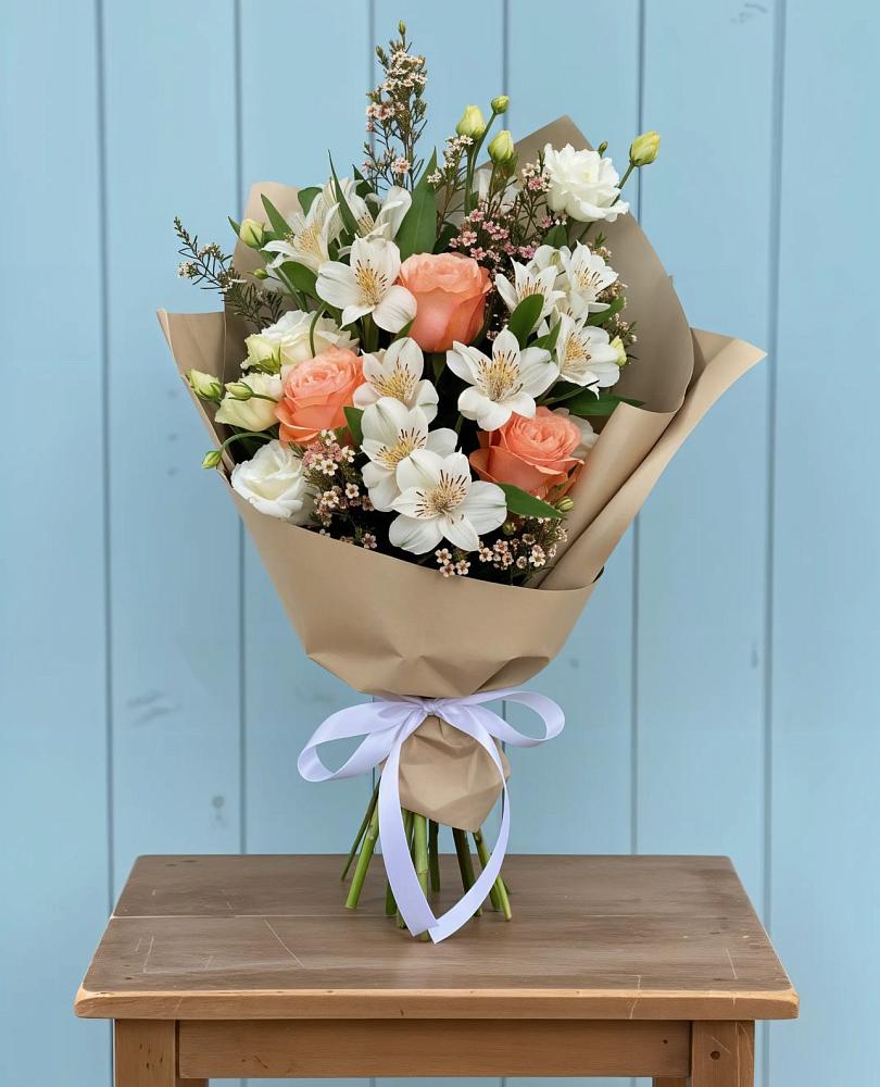 Букет цветов из: Альстромерии, Лизиантусы, Розы и Хризантемы в Хоста