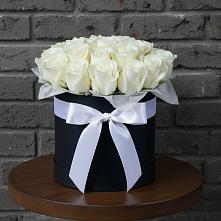 Цветочная композиция из Розы в шляпной коробке в Хоста