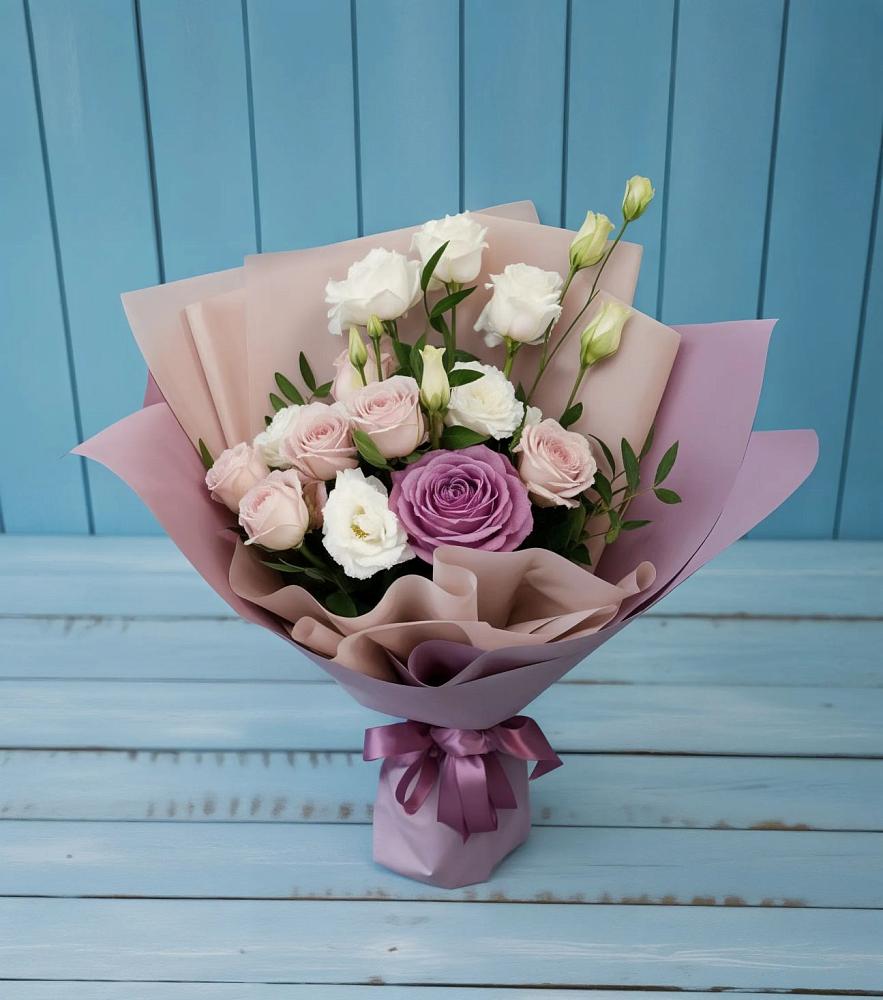 Букет цветов из: Розы и Лизиантусы в Хоста