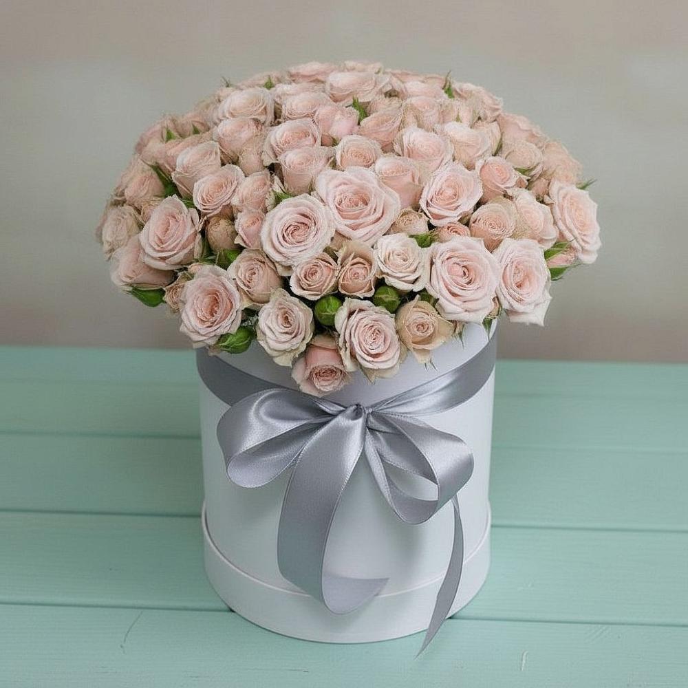 Цветочная композиция из Розы в шляпной коробке в Хоста